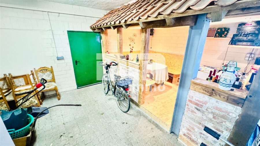 Spannendes Immobilienpaket: 2 Wohnhäuser BJ 1984 + BJ 1900 in idyllischer Lage / OT Arenborn - Innenbereich Garage groß